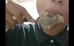 Comendo negrinha