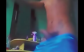 Vídeo amador gay  Novinho safado colocando rola grossa para fora doido para foder gostoso