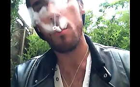  porno MAROMBAGAY VIDEO  - Marrento fumando e soltando fumaça