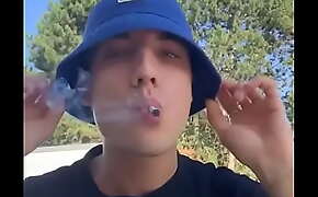  porno MAROMBAGAY VIDEO  - Novinho fumando beck
