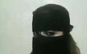 Milf shows chubby body in Niqab