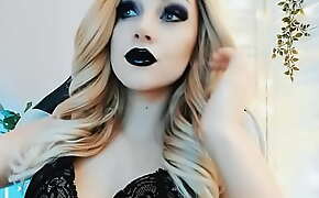 Gotyc babe is sexy on webcam