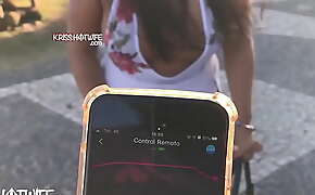 Kriss Hotwife Com Vibrador Remoto Lush Na Praia Pública