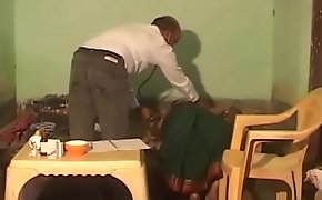 desimasala video  -Tharki doctor cheating romance with patient aunty
