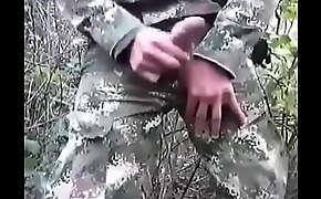 Moleque gay militar na bronha no mato