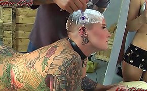 BlackwidowXXX getting a far-out head tattoo