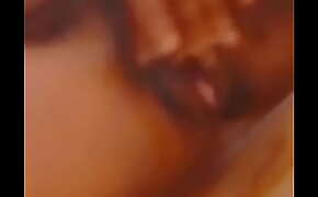 Jolie black Ebony se masturbe Cameroun