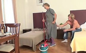 Cleaning woman gets her pussy filled