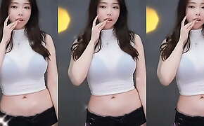 Jeehyeoun sexy dance in sexy outfit