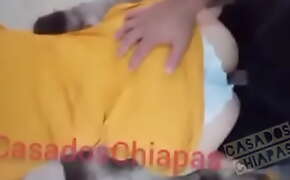 Cogiendo a esposa de Chiapas en vestido amarillo y encaje blanco