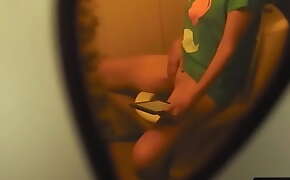 Hidden camera - Spy on my roommate masturbating in the toilet!