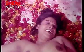 Bangla sexy song(Wedding night boob exposing   bath)