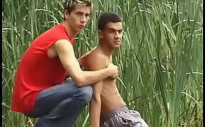 Passionate twinks make out alfresco
