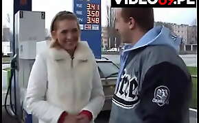 Polskie porno - Przygoda z hostessą ze stacji benzynowej
