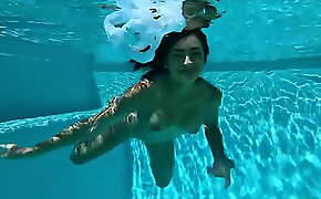Camsoda - Amateur Teen Masturbates Underwater With Favorite Dildo