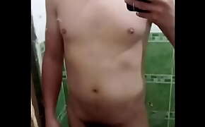 Rolando Melgar hermoso jovencito desnudandose frente al espejo