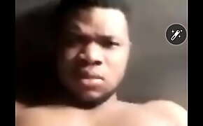 Vidéo nue d'un ivoirien