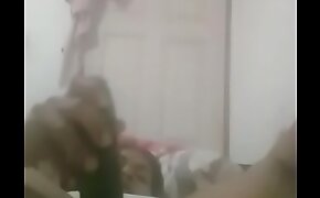 joven venezuelana vecina masturbando graze un pepino