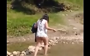 Esposa mostrando tanga en un río de Altamirano chiapas