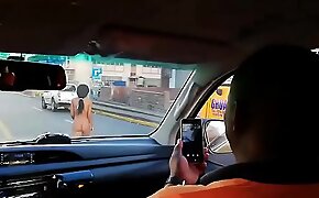 Panameña desnuda en la calle