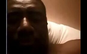 Voici la vidéo nue a caractère pornographique de  Monsieur Alpha otsaghe Nkouna Hermy
